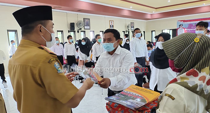 100 CPNS Guru SMA-SMK se Bojonegoro dan Tuban Terima SK