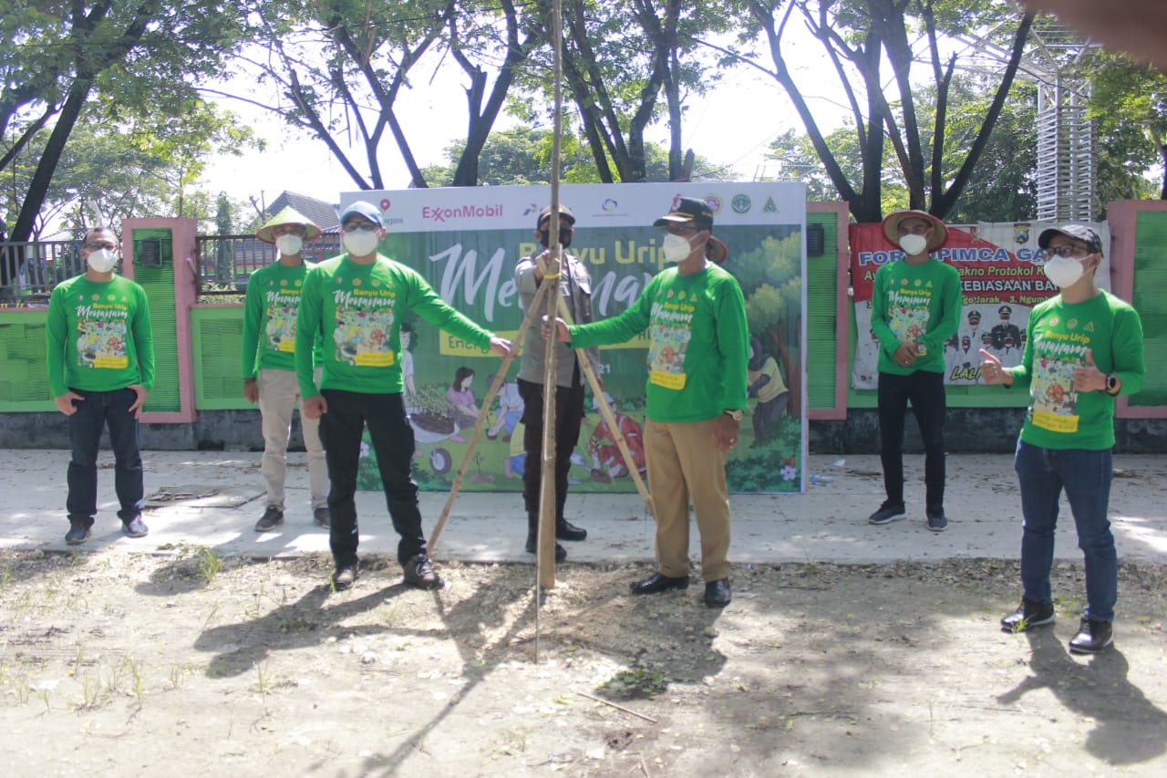 IPNU IPPNU Gayam beserta FPKT Bahu Membahu Tanam 1000 Pohon