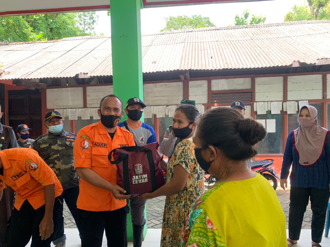 BPBD Laksanakan Kegiatan Edukasi Bencana Banjir Dan Penyerahan Sembako