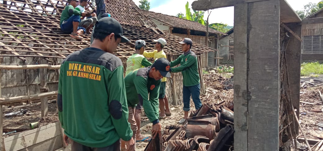 Ansor Sekar Bedah Rumah Korban Banjir Bandang
