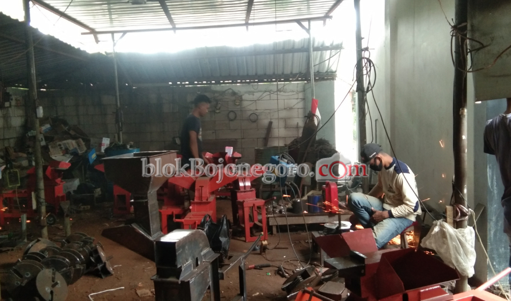 Penggilingan Pakan Ternak Buatan Warga Sekar Kini Kebanjiran Pesanan