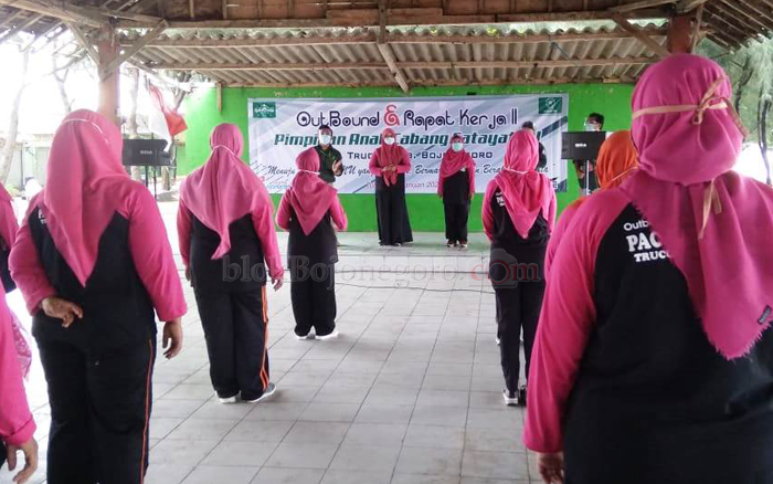 PAC Fatayat NU Trucuk Gelar Raker Dirangkai Outbound di Mangrove Center