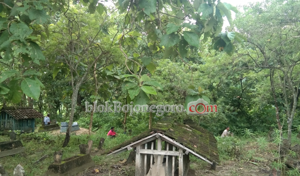 Hormat Leluhur, Warga Nglampin Ziarah Hari Jumat Pahing