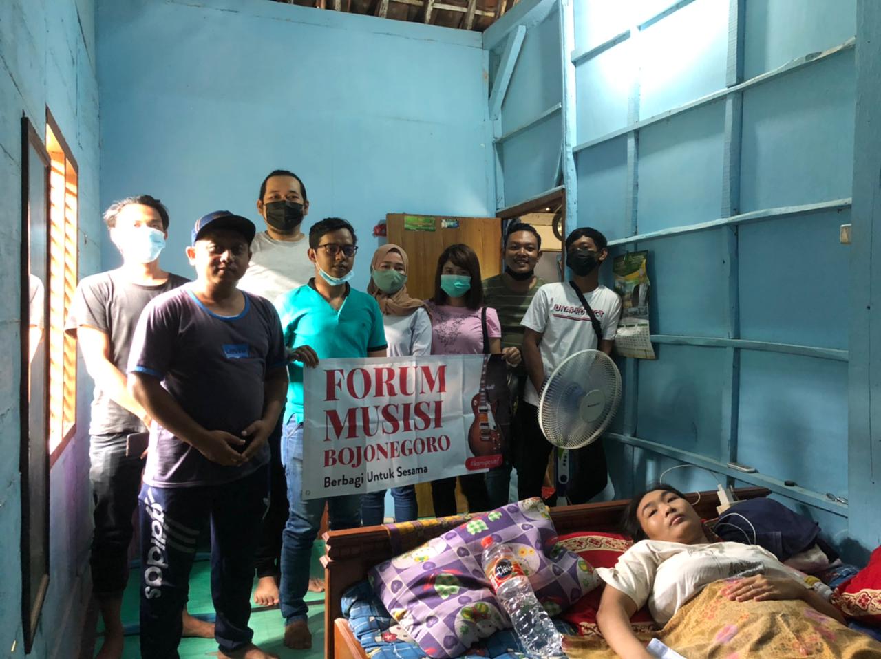 Musisi Bojonegoro Galang Dana dengan Ngamen Amal