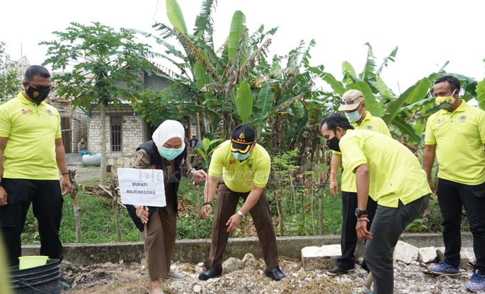 Peringatan HPN PWI Bojonegoro Tanam Bibit Pohon