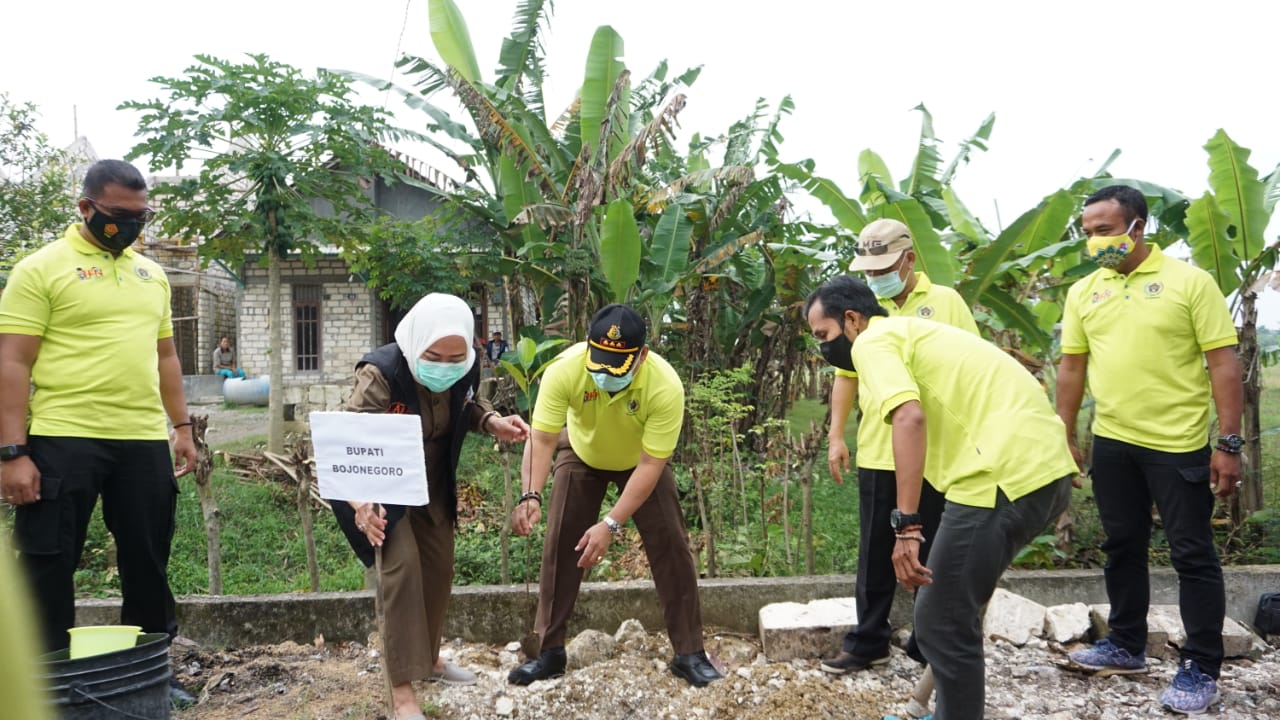 Bupati dan Forkopimda Tanam Pohon dengan PWI