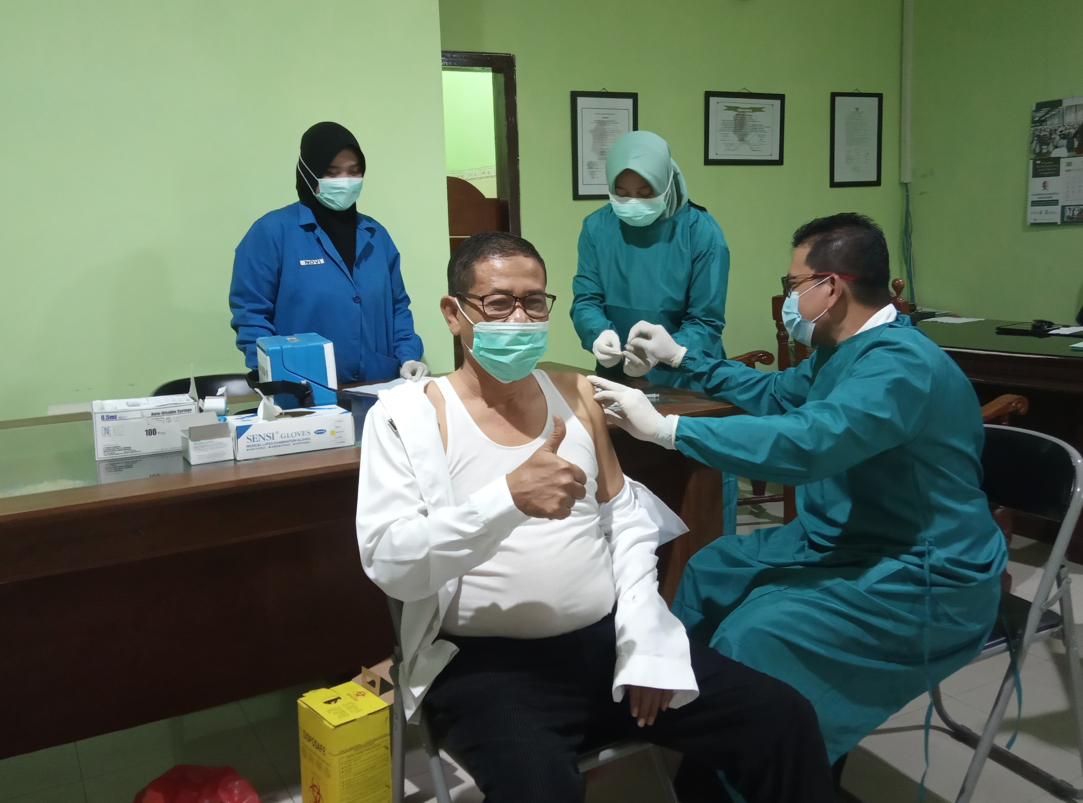 Giliran Petugas Dispendukcapil Lakukan Vaksinasi Tahap Kedua