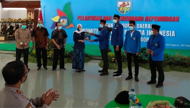 Pelantikan, KNPI Serahkan Hasil Musrenbang Kepemudaan pada Bupati