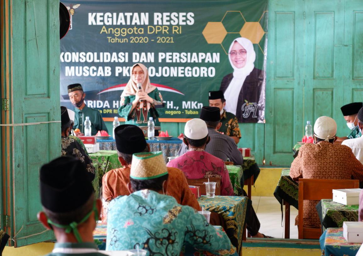 Reses, Farida Hidayati Sampaikan Kerawanan Pinjam Online
