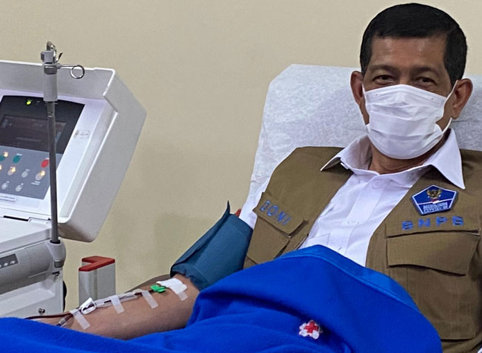 17 Hari Bebas COVID-19, Doni Monardo Donor Plasma Konvalesen