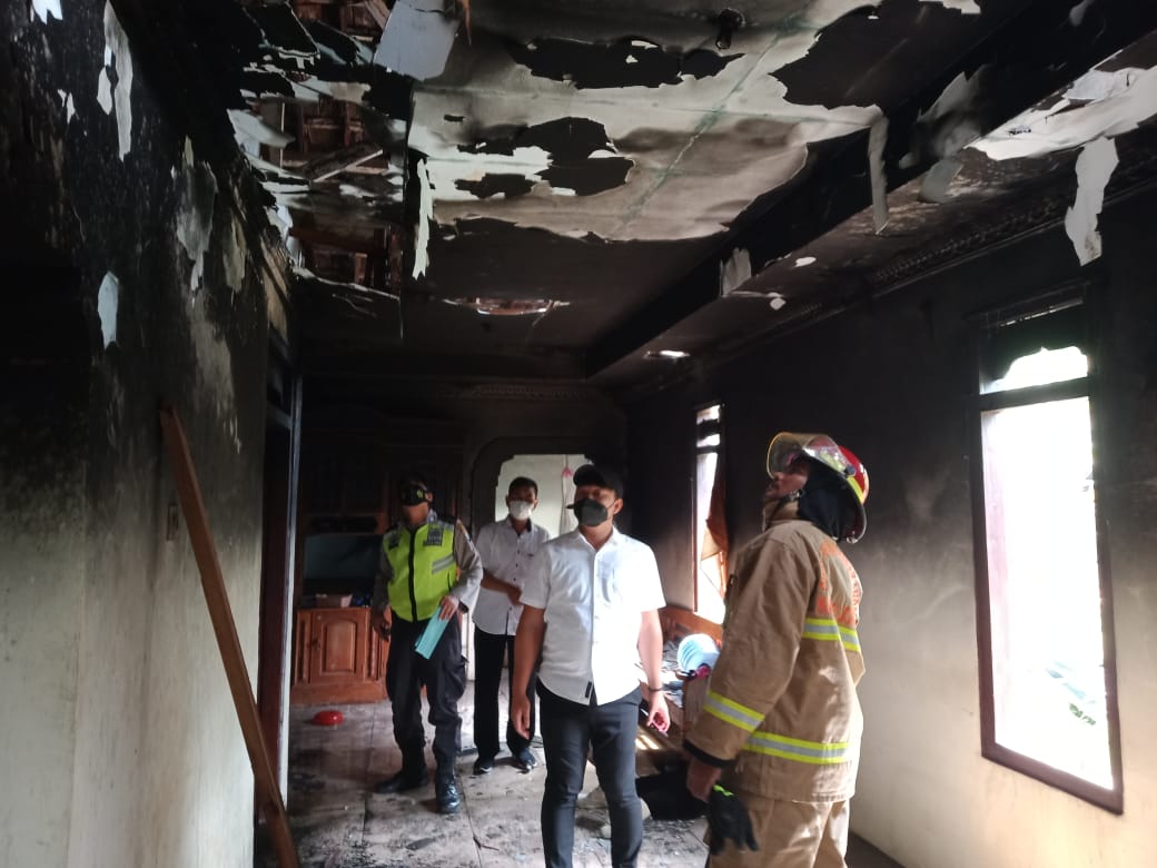 Diduga Korsleting Listrik, Rumah Warga Dander Terbakar