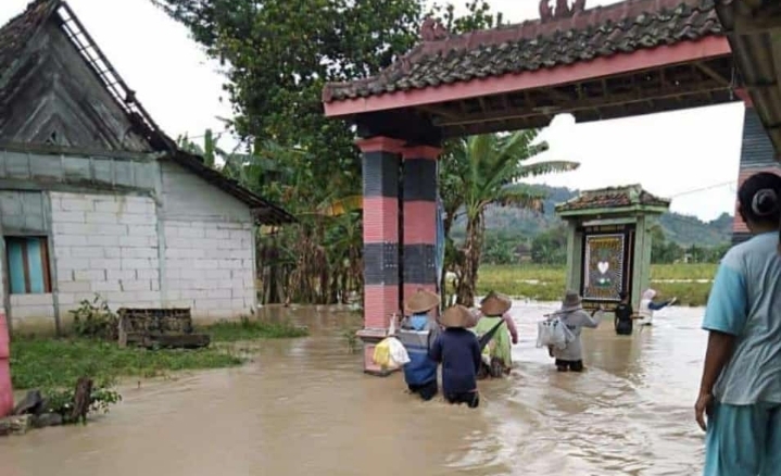 Hujan Deras, Gondang Kembali  Banjir Bandang