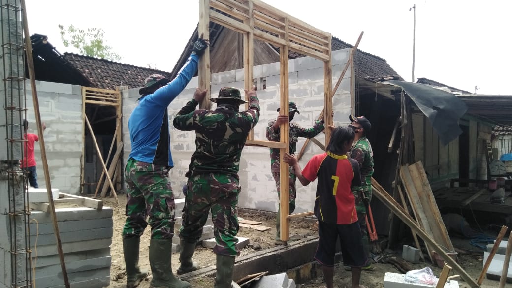 TMMD Kodim di Tambakrejo Bangun RTLH dan Gorong-Gorong