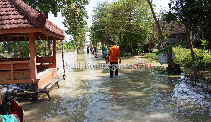 Sungai Ganggang Meluap, Jalan dan Rumah Warga Tergenang