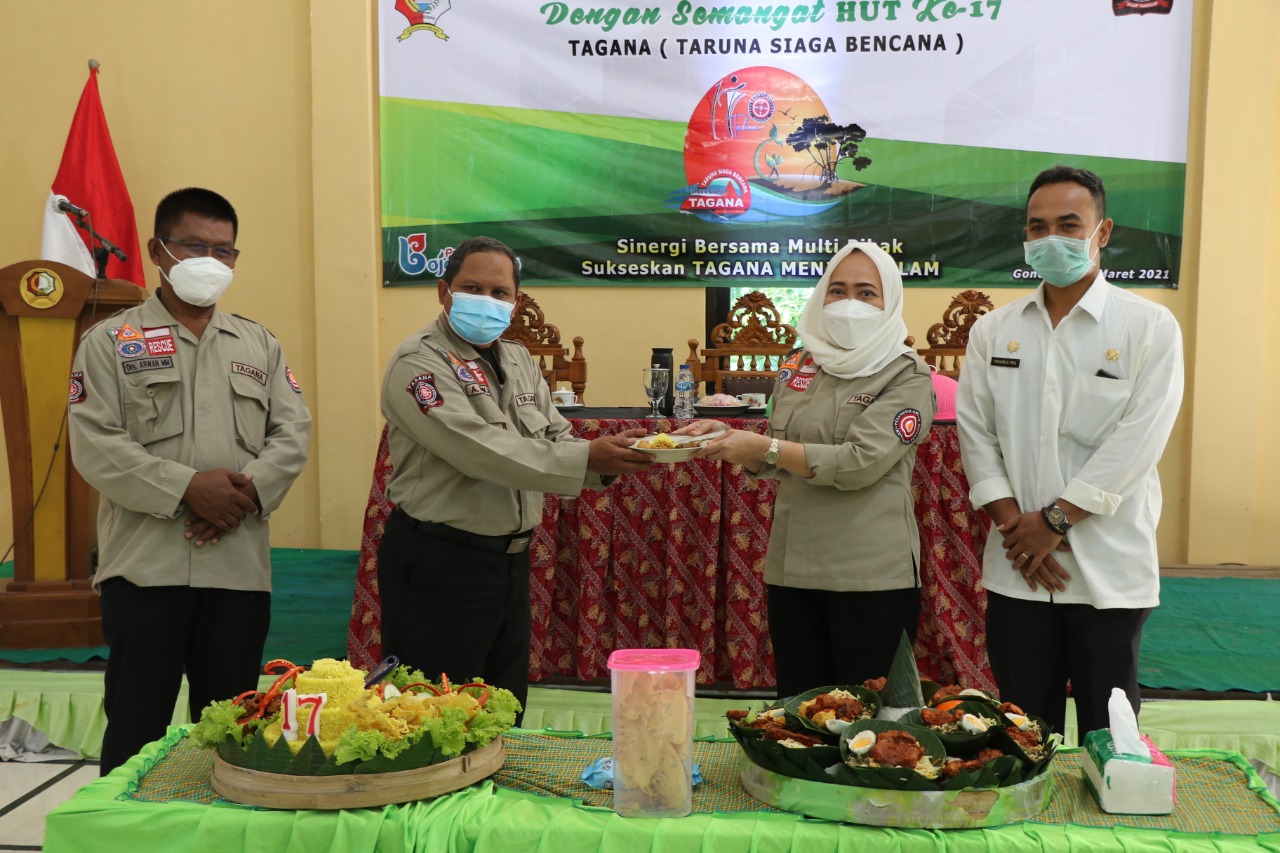 HUT Tagana, Bupati Anna Serahkan Bansos dan Bibit Jati