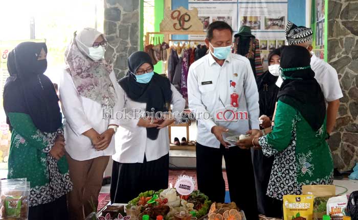 Dukung Produk Lokal, Pusat Oleh-oleh Taman Rajekwesi Diresmikan