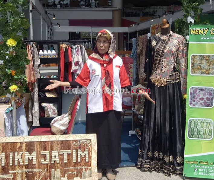 Yustin Mariani Perkenalkan Produk Lokal Lewat Fashion Desainer