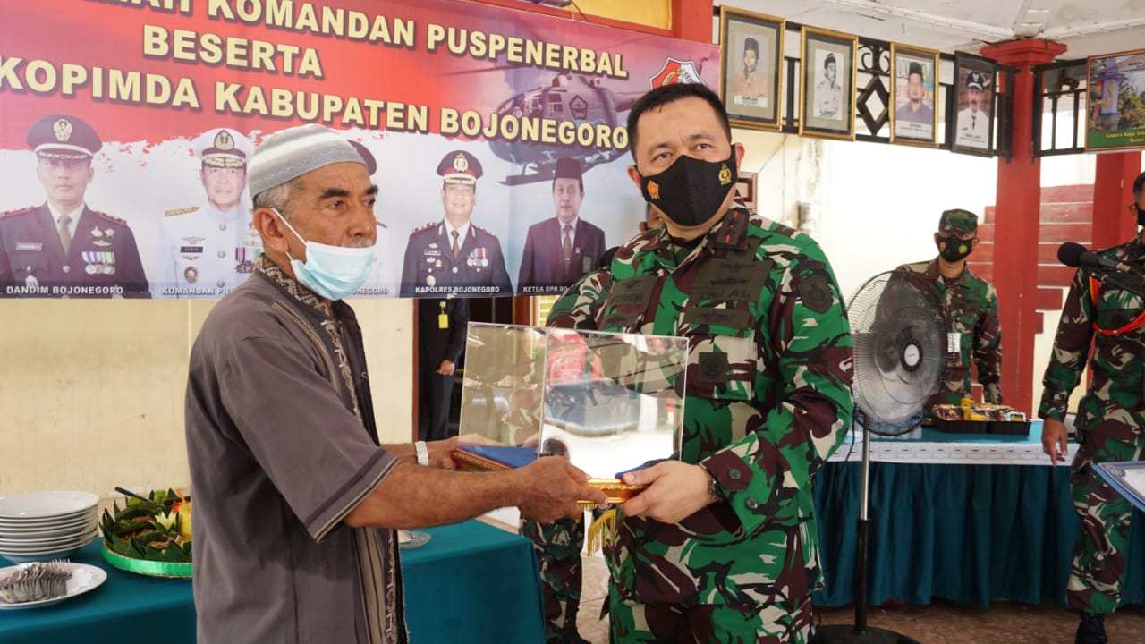 TNI AL Resmikan Monumen Helicopter BO-105 Bolkow NV-460 di Desa Deru