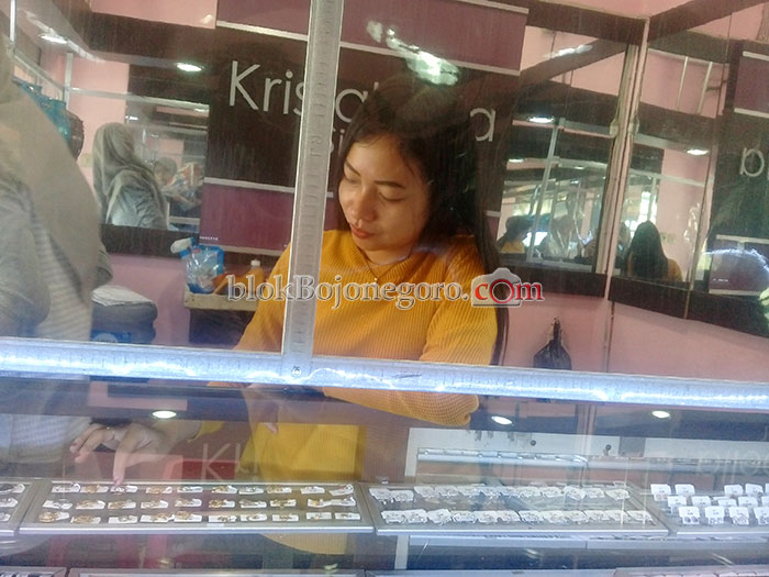Harga Logam Mulia Turun Lagi, Kini Rp911.000 per Gram
