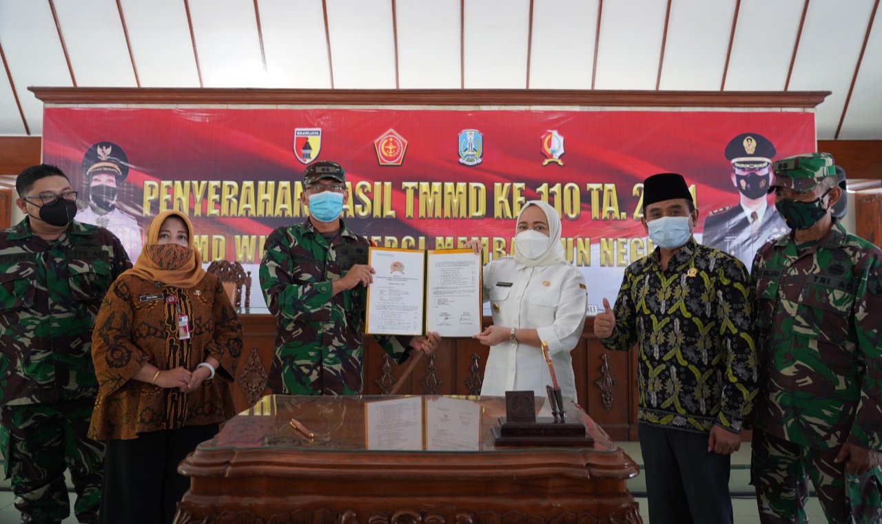 Resmi Ditutup Bupati dan Pangdam V Brawijaya TMMD Ke-100 Tuntas Tepat Waktu