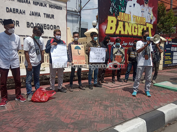 Aliansi Wartawan se-Bojonegoro Gelar Aksi Solidaritas untuk Nurhadi Jurnalis Tempo