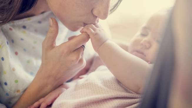 Kontak Fisik Antara Ibu dan Bayi Punya Efek Positif dalam Jangka Panjang