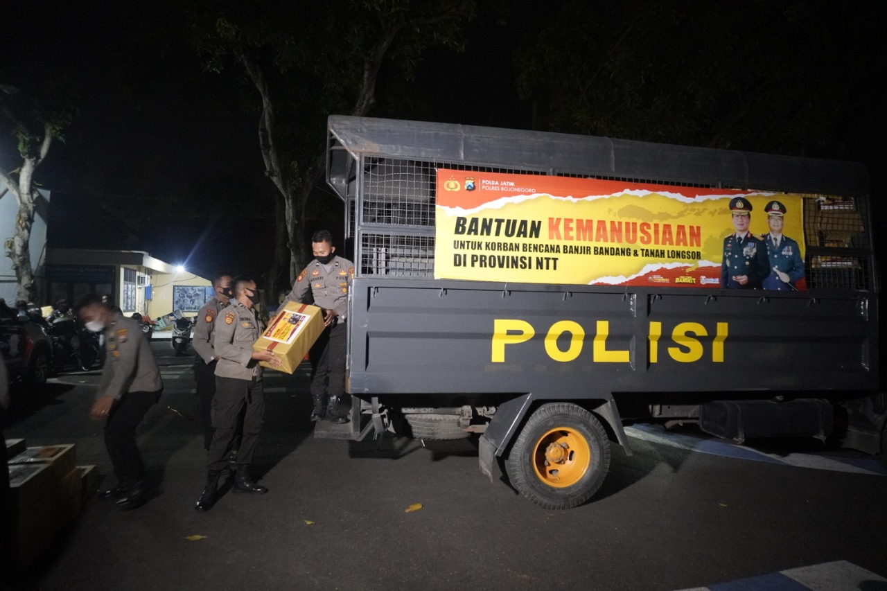 Peduli Bencana di NTT, Polres Bojonegoro Kirim Bantuan Buat Korban