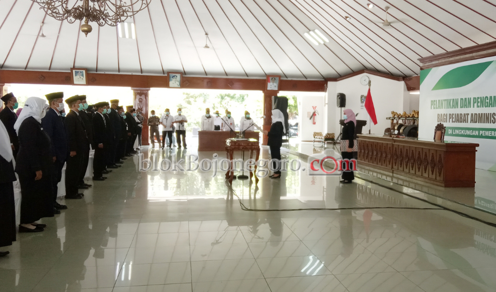 131 Kepala SD dan 2 Pejabat Administrator Dilantik Bupati