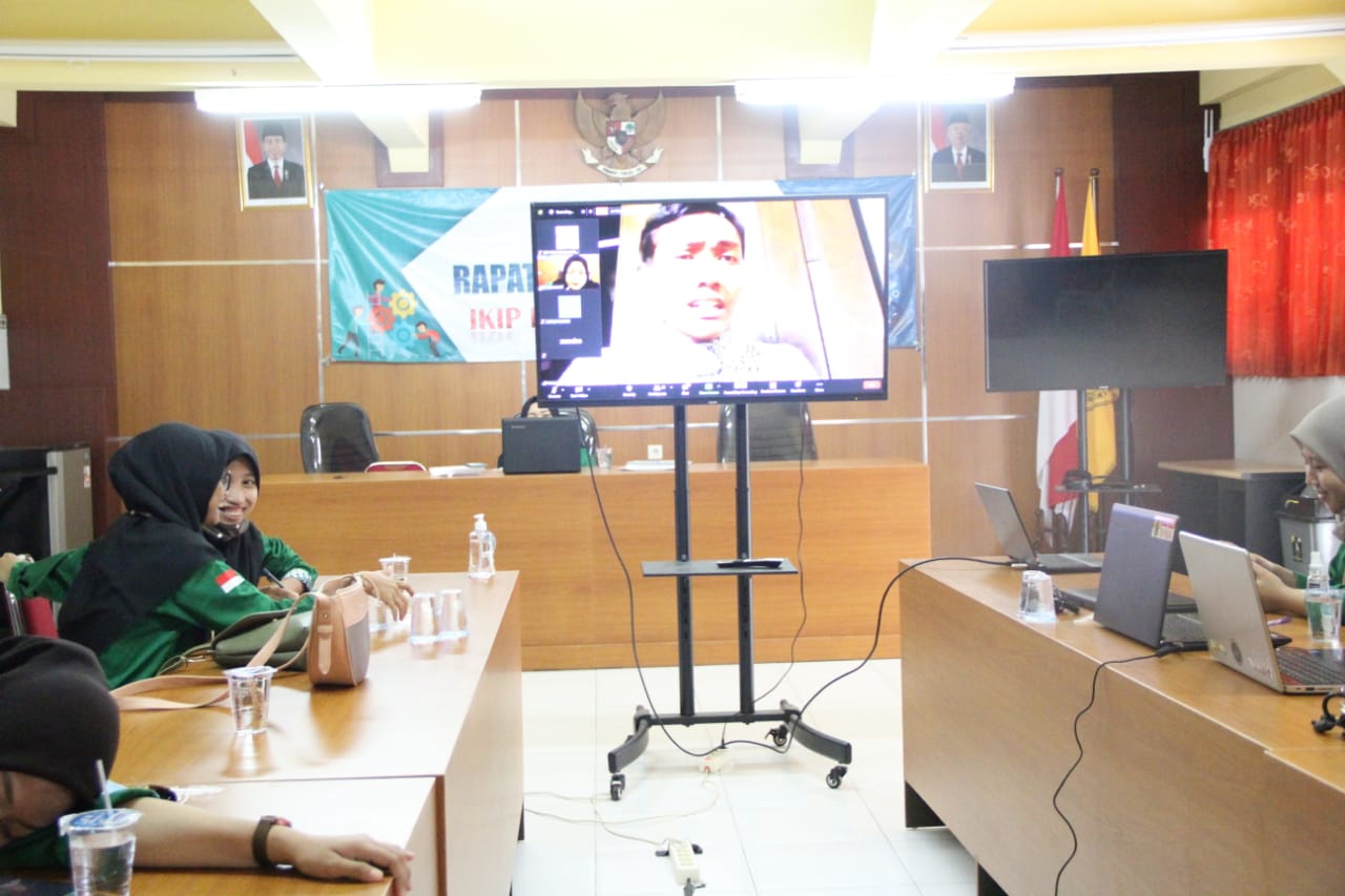 HMP PPKn IKIP PGRI Bojonegoro Gelar Webinar Milenial