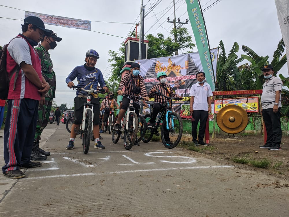 Wabup Berangkatkan Peserta Gowes di Petilasan Angkling Dharma