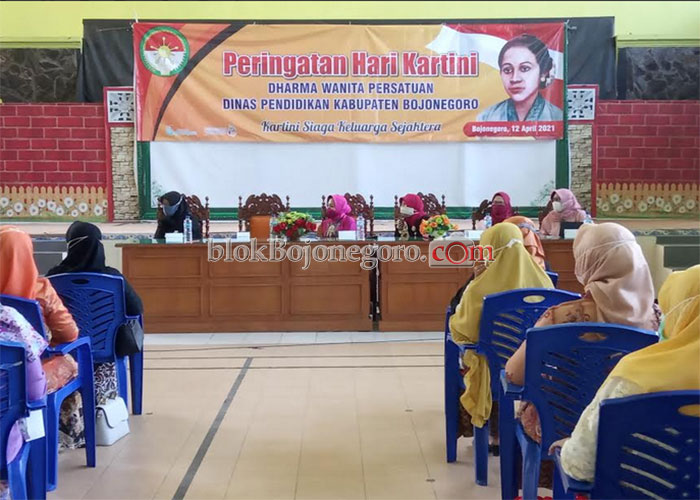 Dharma Wanita Dinas Pendidikan Gelar Kartinian