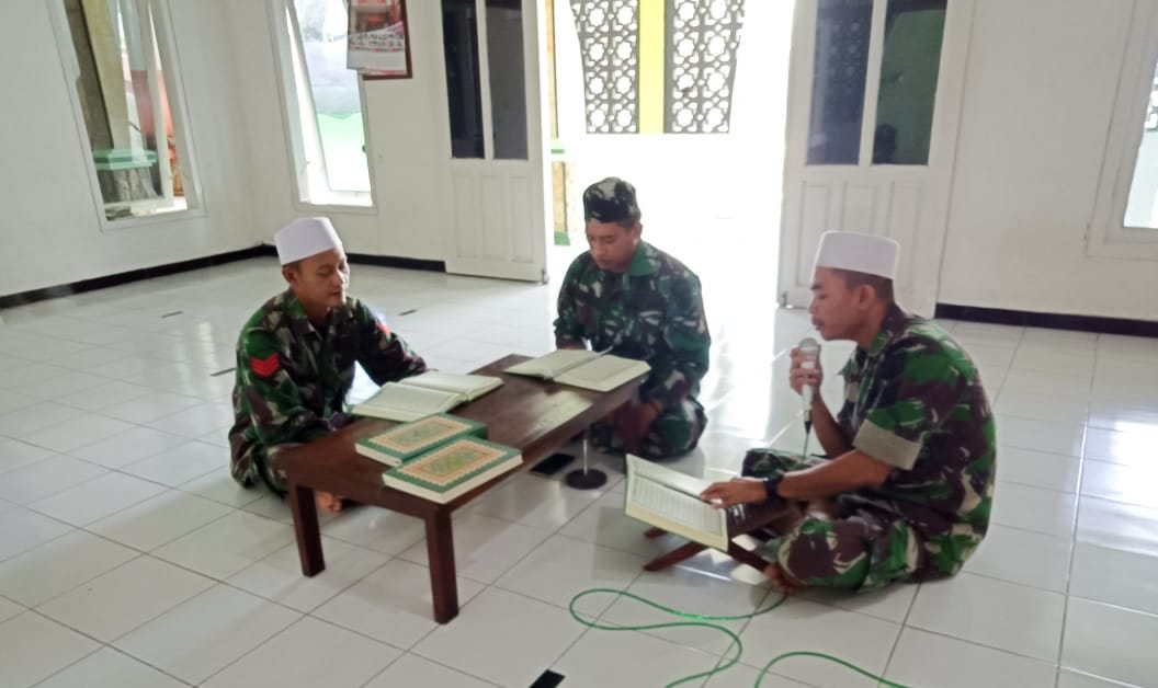Tingkatkan Keimanan dan Ketaqwaan, Prajurit Kodim Bojonegoro Tadarusan Bersama