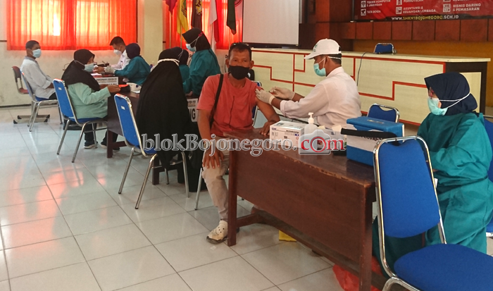 Vaksinasi untuk Guru Langsung di Sekolah