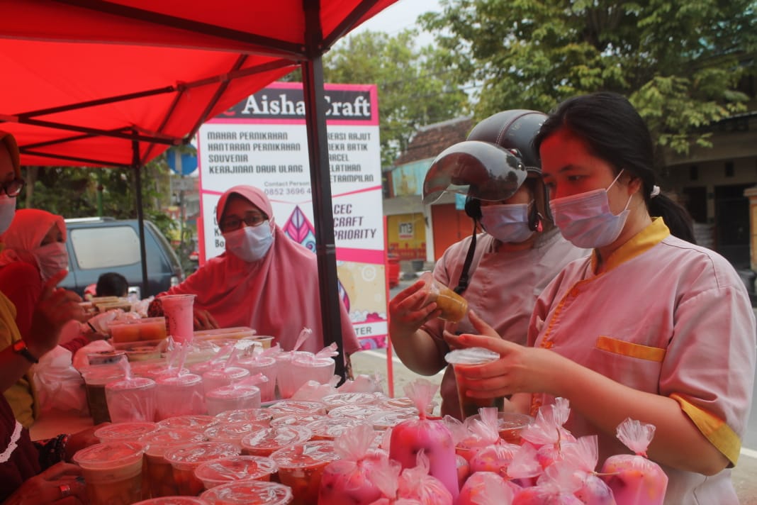 Bazar Pelaku IKM Laris Jadi Tempat Ngabuburit Warga Bojonegoro