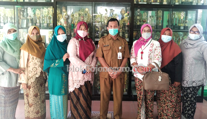 Hari Kartini Disdik Ajak Guru Hingga Pengawas Wanita Berkebaya