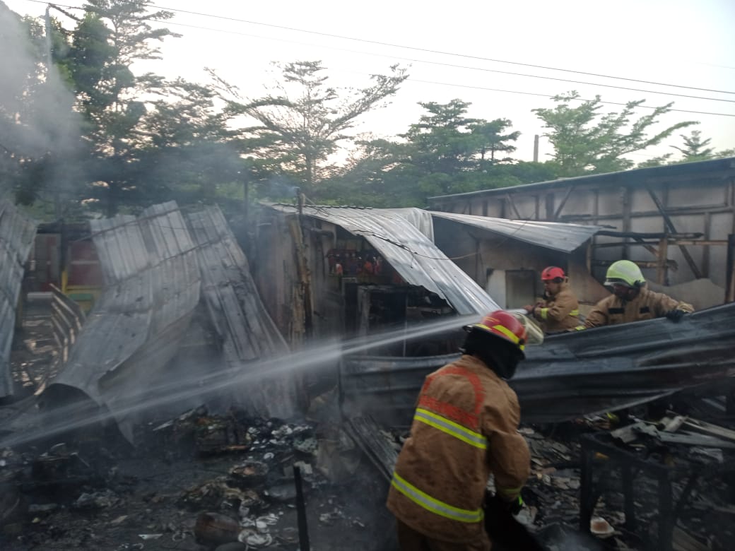 Tidur saat Masak Nasi, Warung di Jalan Veteran Hangus