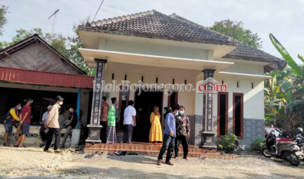 Berempati, Warga dan Pejabat Berdatangan ke Rumah Kopda Mes Khoirul Faizin