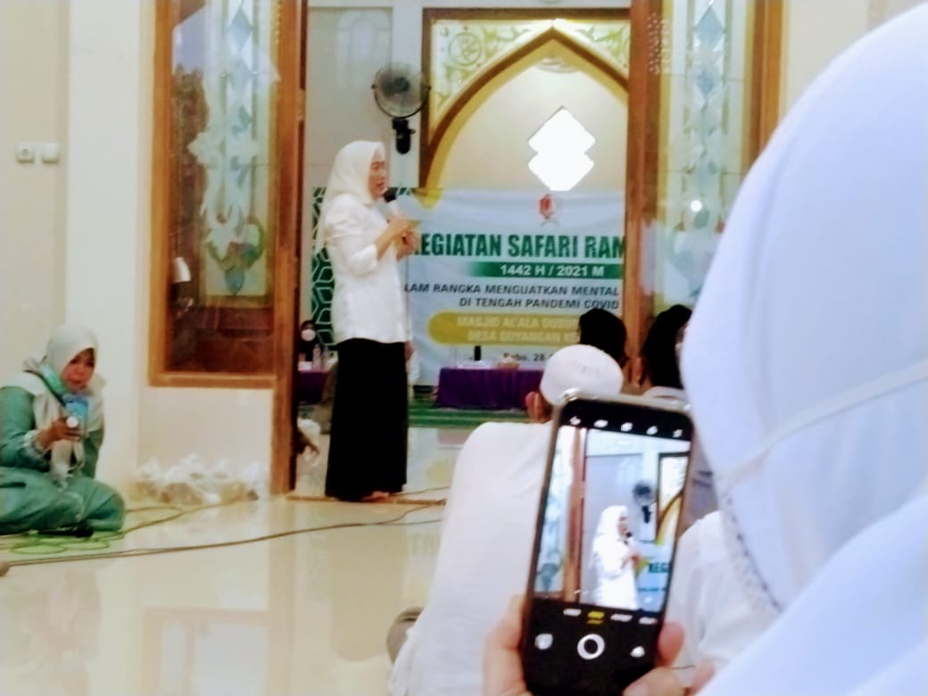 Warga Trucuk Antusias Sambut Bupati Saat Safari Ramadan