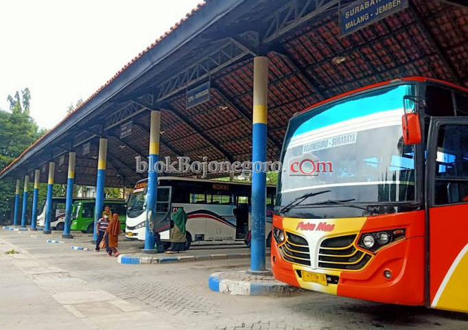 Penumpang Sepi, Penghasilan Sopir Bis Menurun
