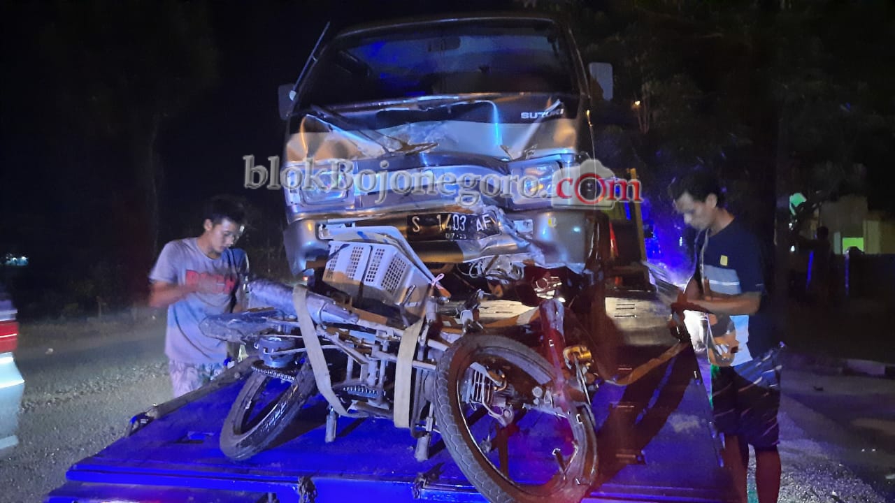 Diduga Hindari Sepeda, Pengendara Motor Tabrak Minibus hingga Meninggal di Tempat