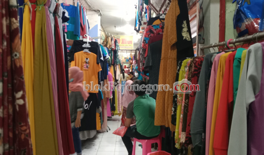 Jelang Lebaran, Pasar Sumberrejo Buka Sampai Malam