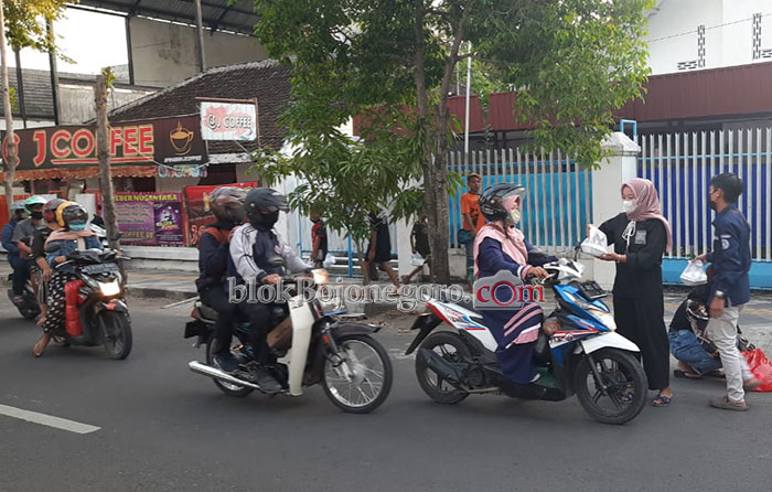 Kuatkan Toleransi, Kampus Ungu Rutin Bagi Takjil