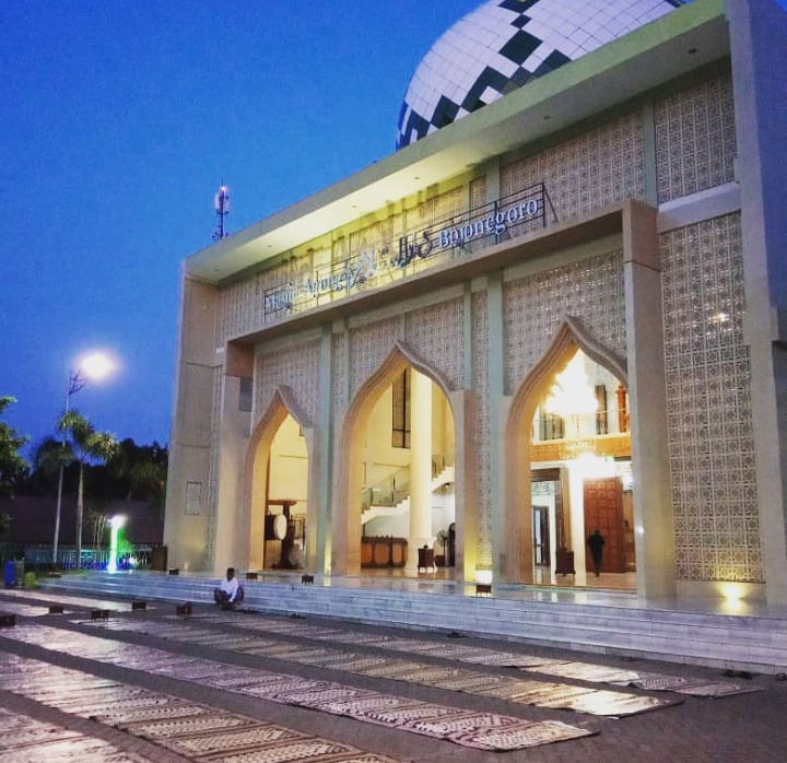 Bupati Laksanakan Akan Salat Idul Fitri di Masjid Darrusalam