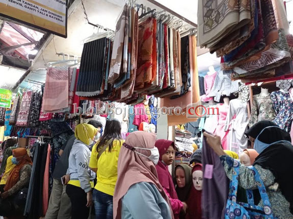 Harga Jilbab Merangkak Naik, Jelang Lebaran Pembeli Juga Meningkat
