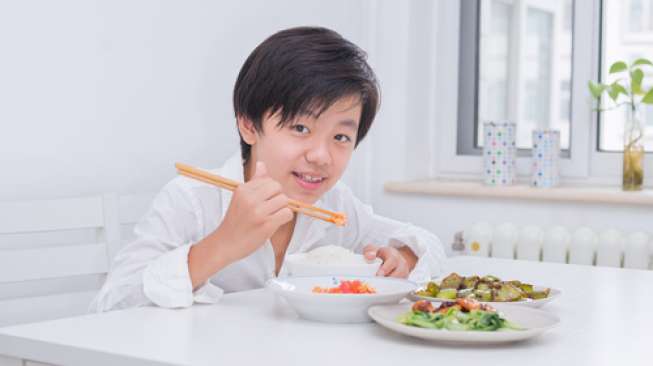 Kenalkan Pola Makan Sehat Pada Anak, Apa yang Perlu Diperhatikan?