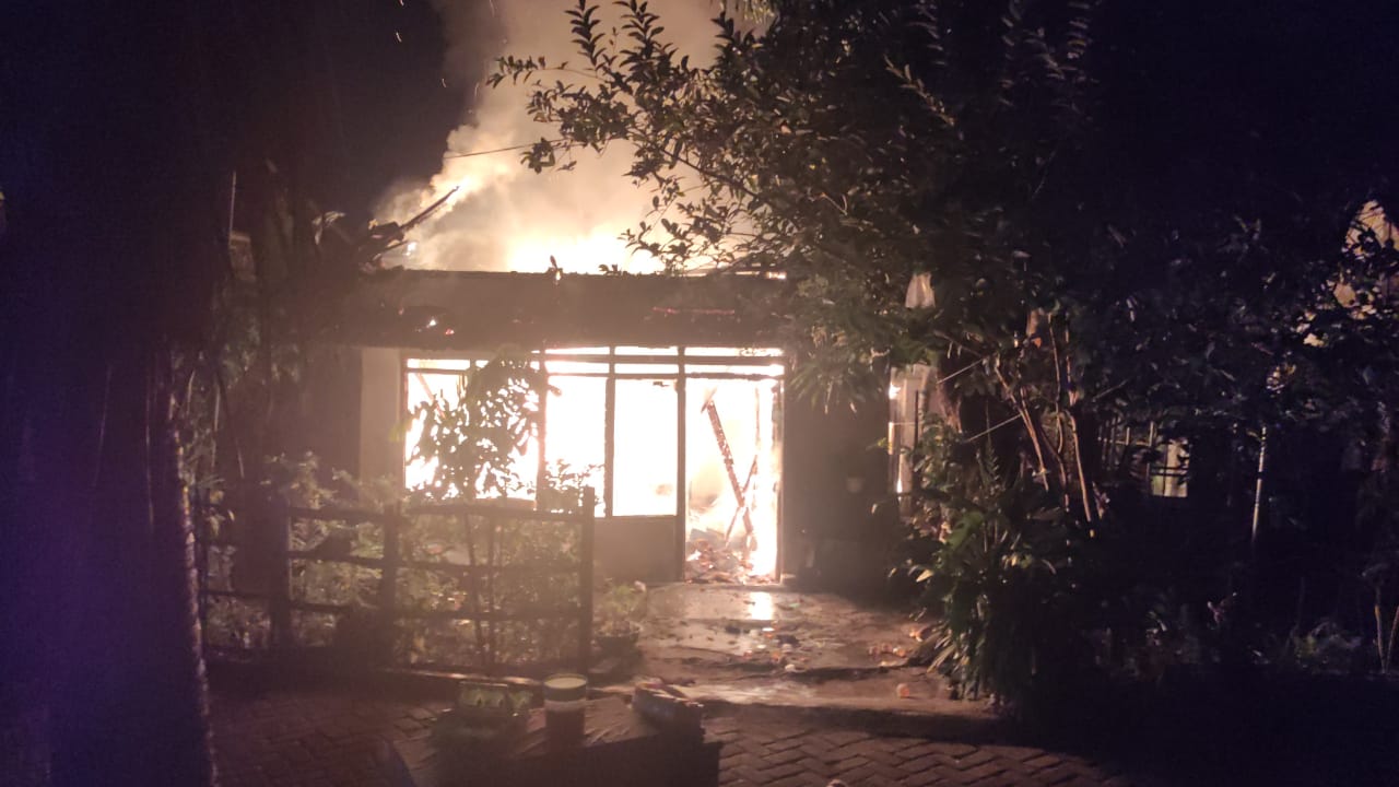 Korsleting Listrik, Rumah Warga Kuncen Ludes Terbakar