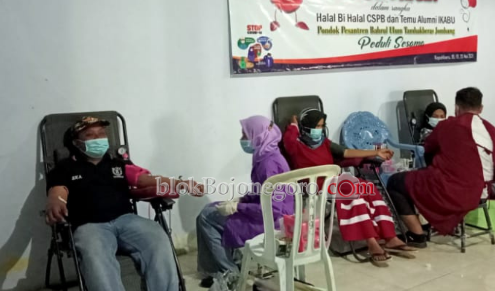 Alumni Bahrul Ulum Jombang Donor Darah dengan Prokes Covid-19