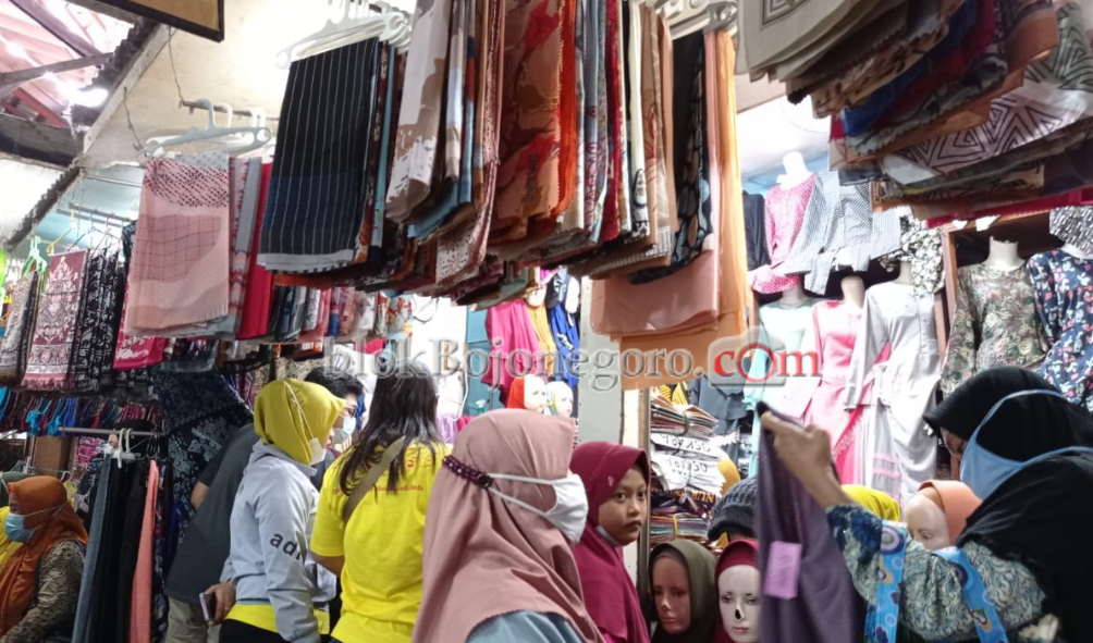 Jadi Trend, Penjualan Hijab Pashmina Plisket Mendominasi
