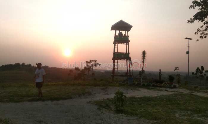 Menikmati Senja di Gubuk Duwur Napis Tambakrejo