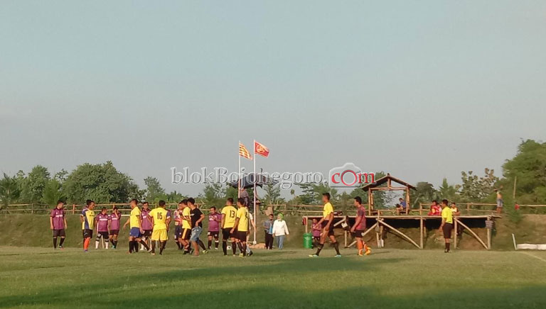 Friendly Match, DPRD Bojonegoro Tanding Bola Lawan Karang Taruna Balen